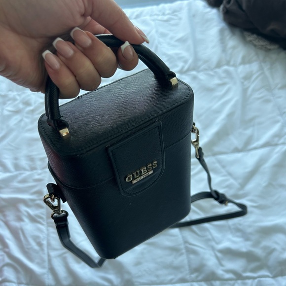 Black Guess top handle purse with adjustable side strap - Picture 2 of 2